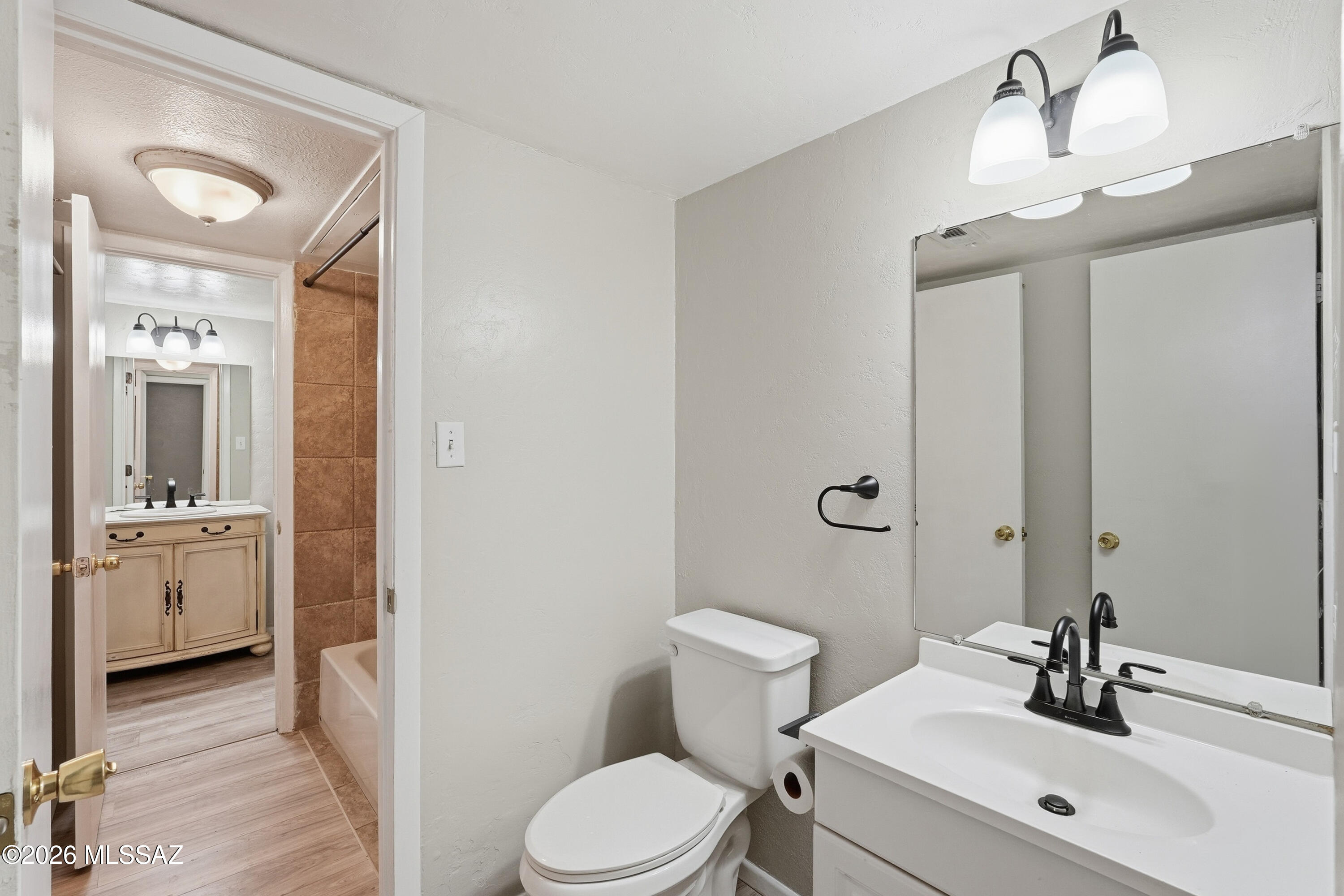 1600 North Wilmot Road, Unit 202 Tucson, AZ 85712 - Photo 17 of 26 Jack & Jill Bathroom #2