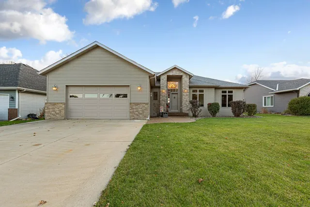 $474,900 | 1447 Nottingham Drive, Owatonna, MN 55060
