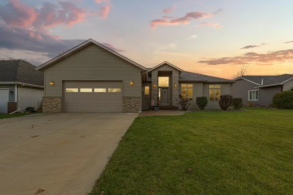 $449,500 | 1447 Nottingham Drive, Owatonna, MN 55060