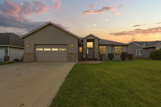 $474,900 | 1447 Nottingham Drive, Owatonna, MN 55060