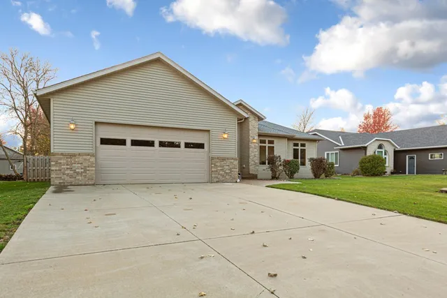 $474,900 | 1447 Nottingham Drive, Owatonna, MN 55060