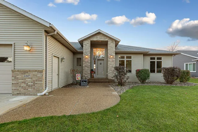 $474,900 | 1447 Nottingham Drive, Owatonna, MN 55060