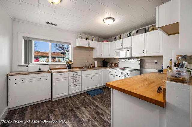 $364,500 | 581 Denver Avenue, De Beque, CO 81630