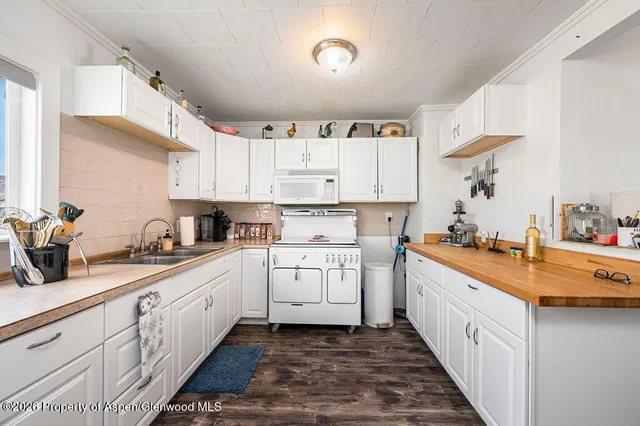 $364,500 | 581 Denver Avenue, De Beque, CO 81630