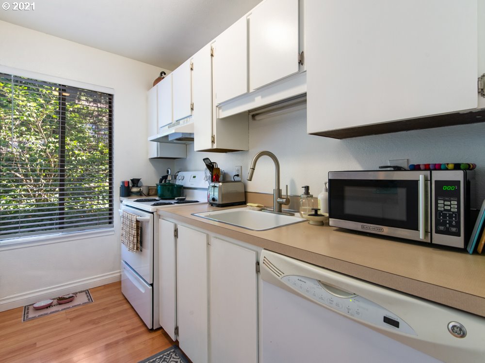 7750 Southwest Barnes Road, Unit C Portland, OR 97225 - Photo 11 of 29 Gallery Image 11