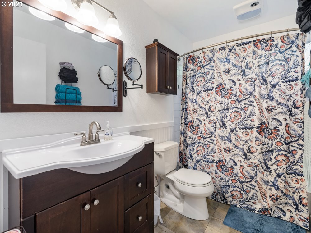 7750 Southwest Barnes Road, Unit C Portland, OR 97225 - Photo 17 of 29 Gallery Image 17