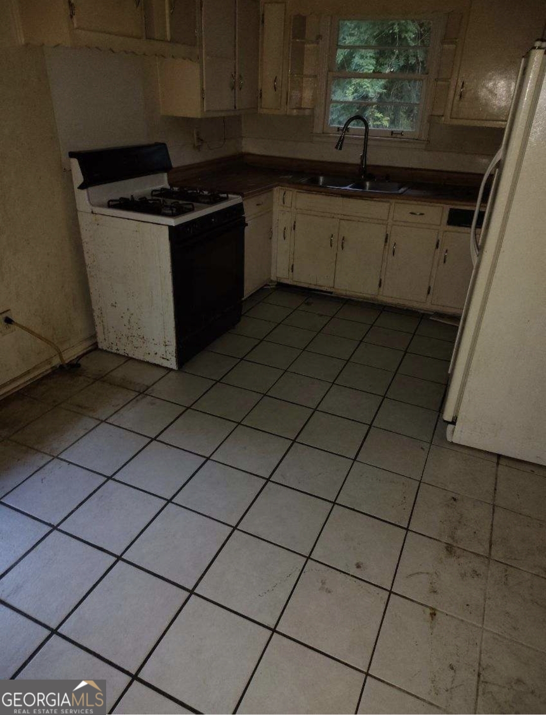 1172 Fayetteville Road Southeast, Unit A & B Atlanta, GA 30316 - Photo 9 of 10 a kitchen with a sink and cabinets