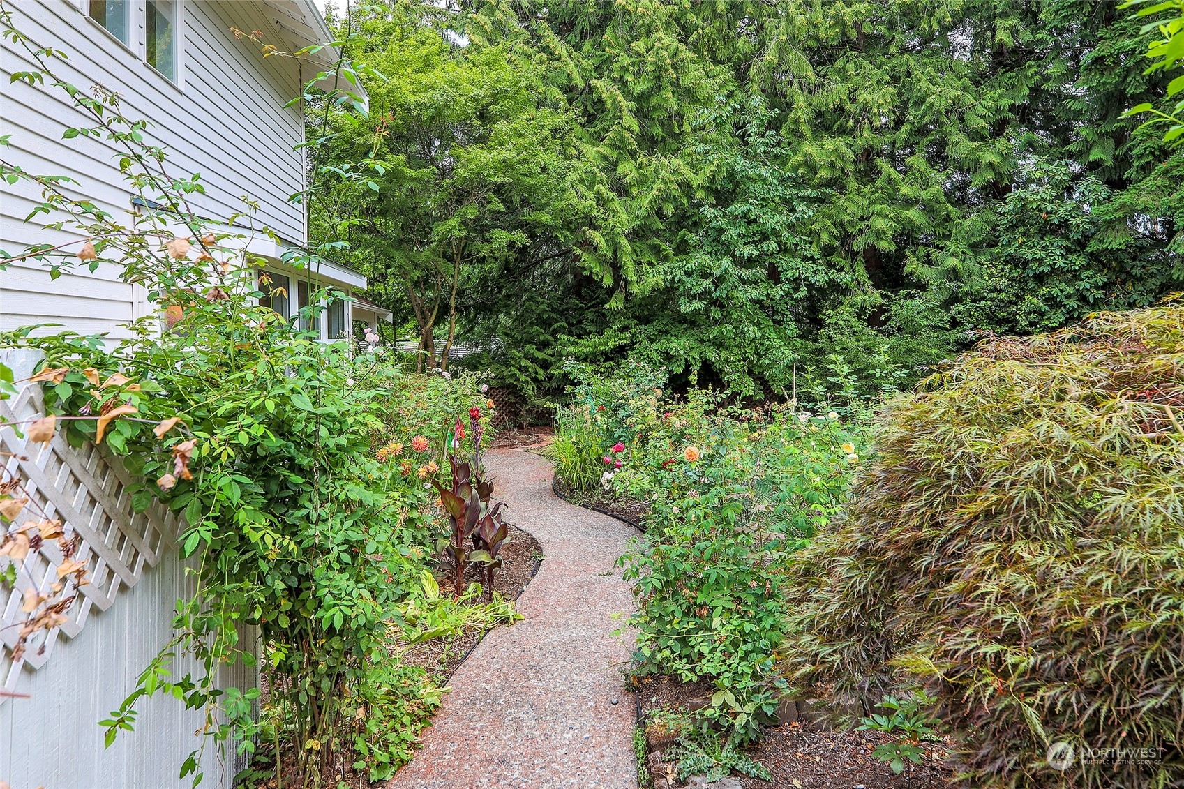16910 3rd Avenue Southeast Bothell, WA 98012 - Photo 32 of 40 a view of a garden with plants