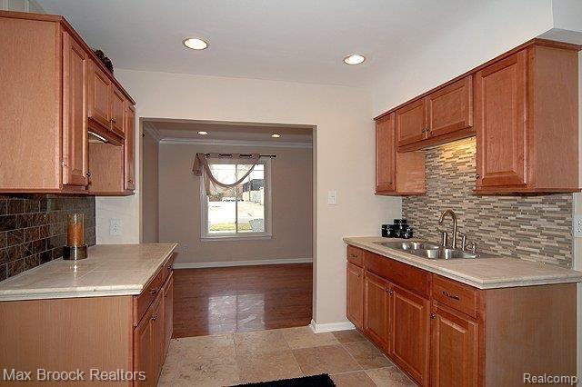 2815 Normandy Road Royal Oak, MI 48073 - Photo 5 of 17 125