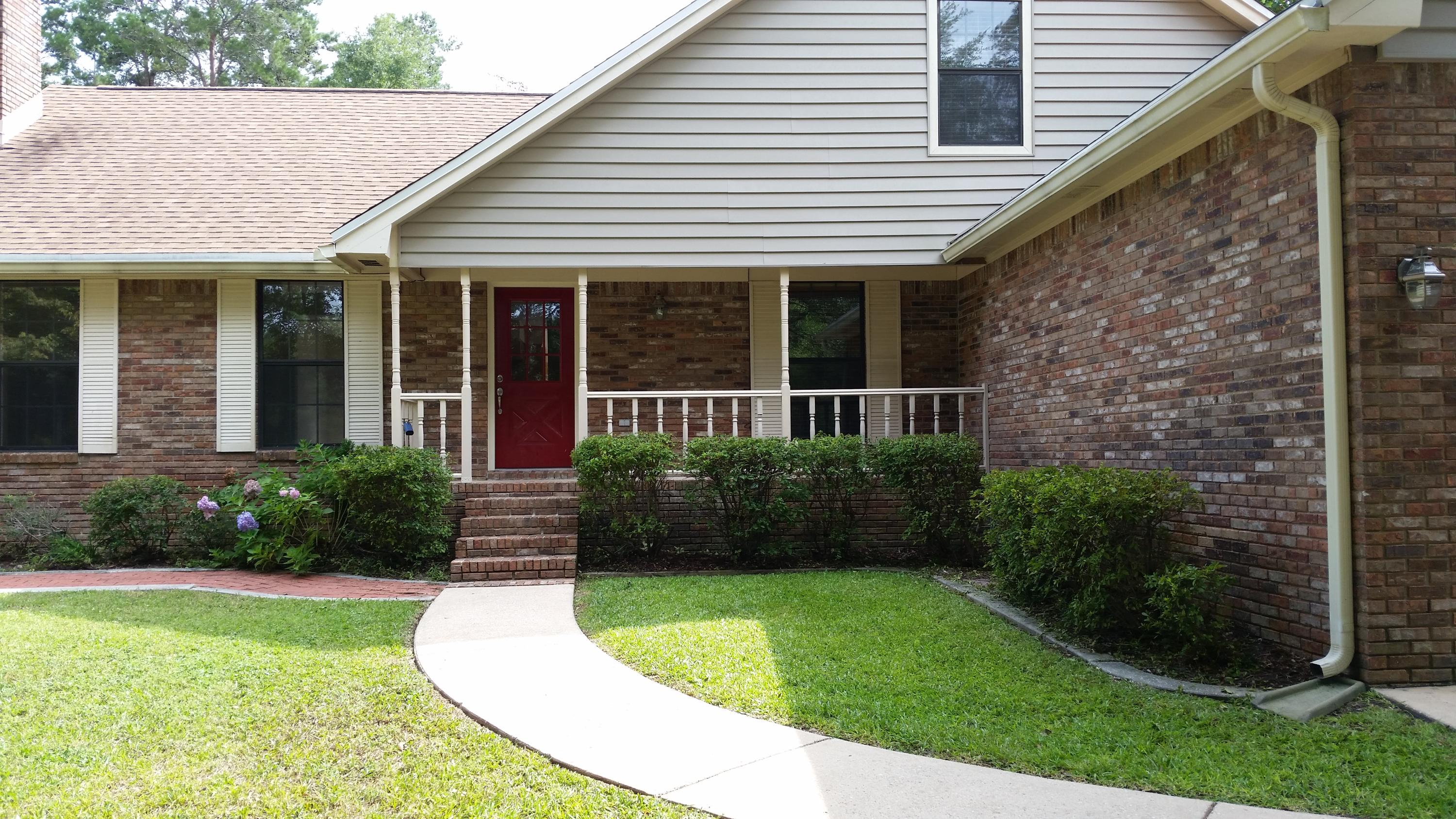 319 Ruckel Drive Niceville, FL 32578 - Photo 2 of 27 a front view of a house with a yard