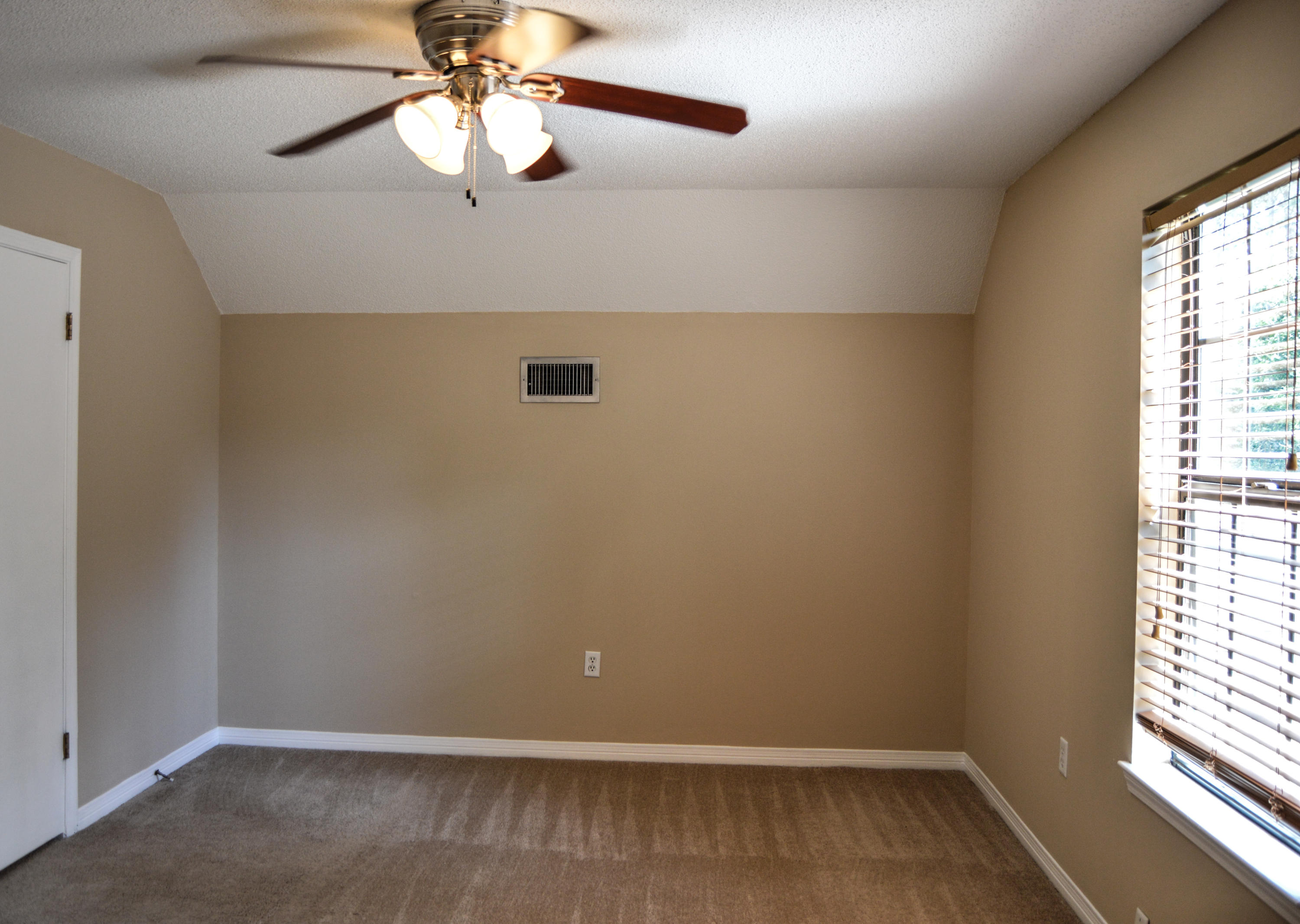 319 Ruckel Drive Niceville, FL 32578 - Photo 18 of 27 an empty room with a window