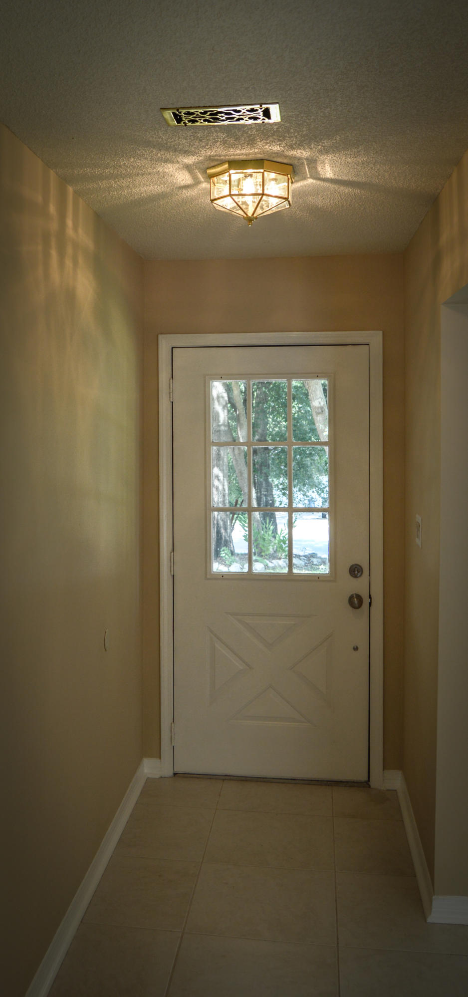 319 Ruckel Drive Niceville, FL 32578 - Photo 20 of 27 a view of a livingroom with a window