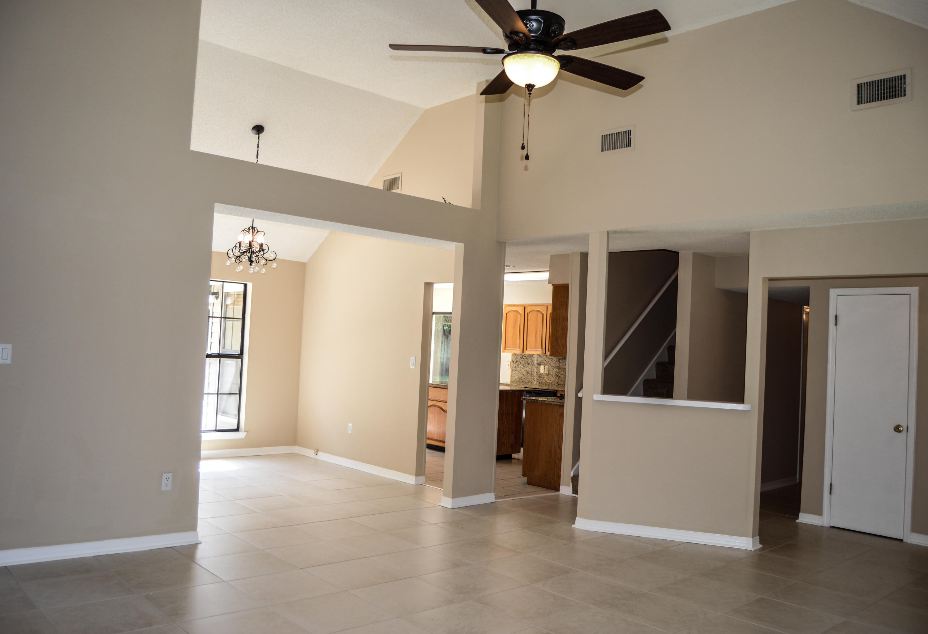 319 Ruckel Drive Niceville, FL 32578 - Photo 22 of 27 en view interior of the house and kitchen view