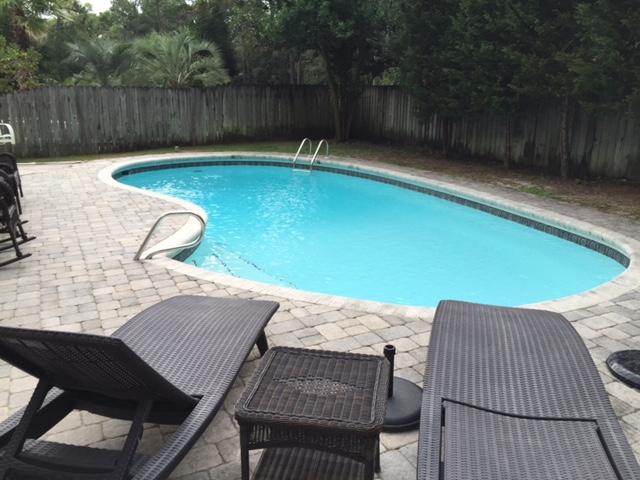 319 Ruckel Drive Niceville, FL 32578 - Photo 4 of 27 a view of a backyard with a tub