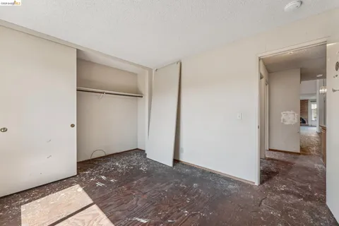 a view of a livingroom with an empty space