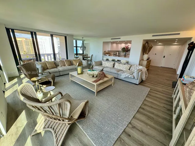 $13,500 | 1121 Crandon Boulevard, Unit E1001, Key Biscayne, FL 33149