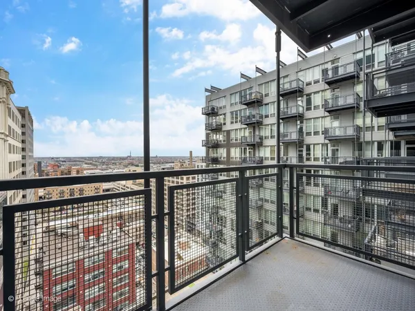 $290,000 | 565 West Quincy Street, Unit 1517, Chicago, IL 60661