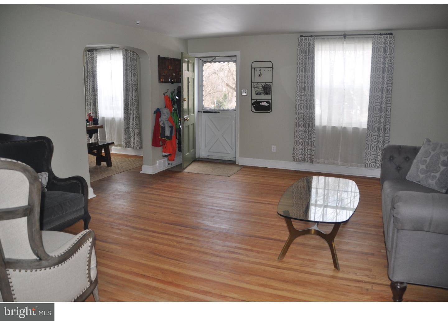 601 Newlin Road Springfield, PA 19064 - Photo 4 of 25 Living Room