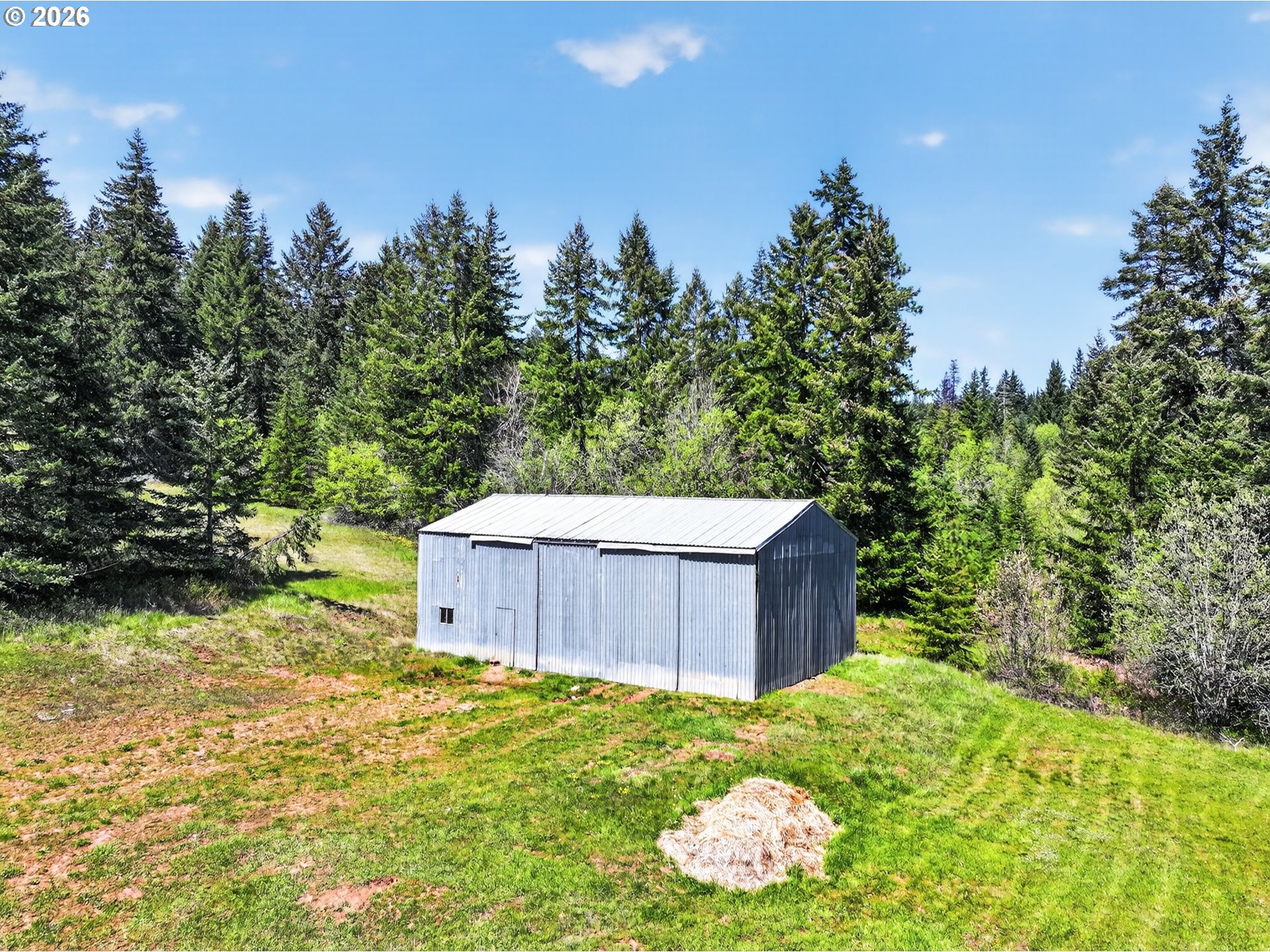 97 Kida Road White Salmon, WA 98672 - Photo 21 of 45 a backyard of a house with lots of green space
