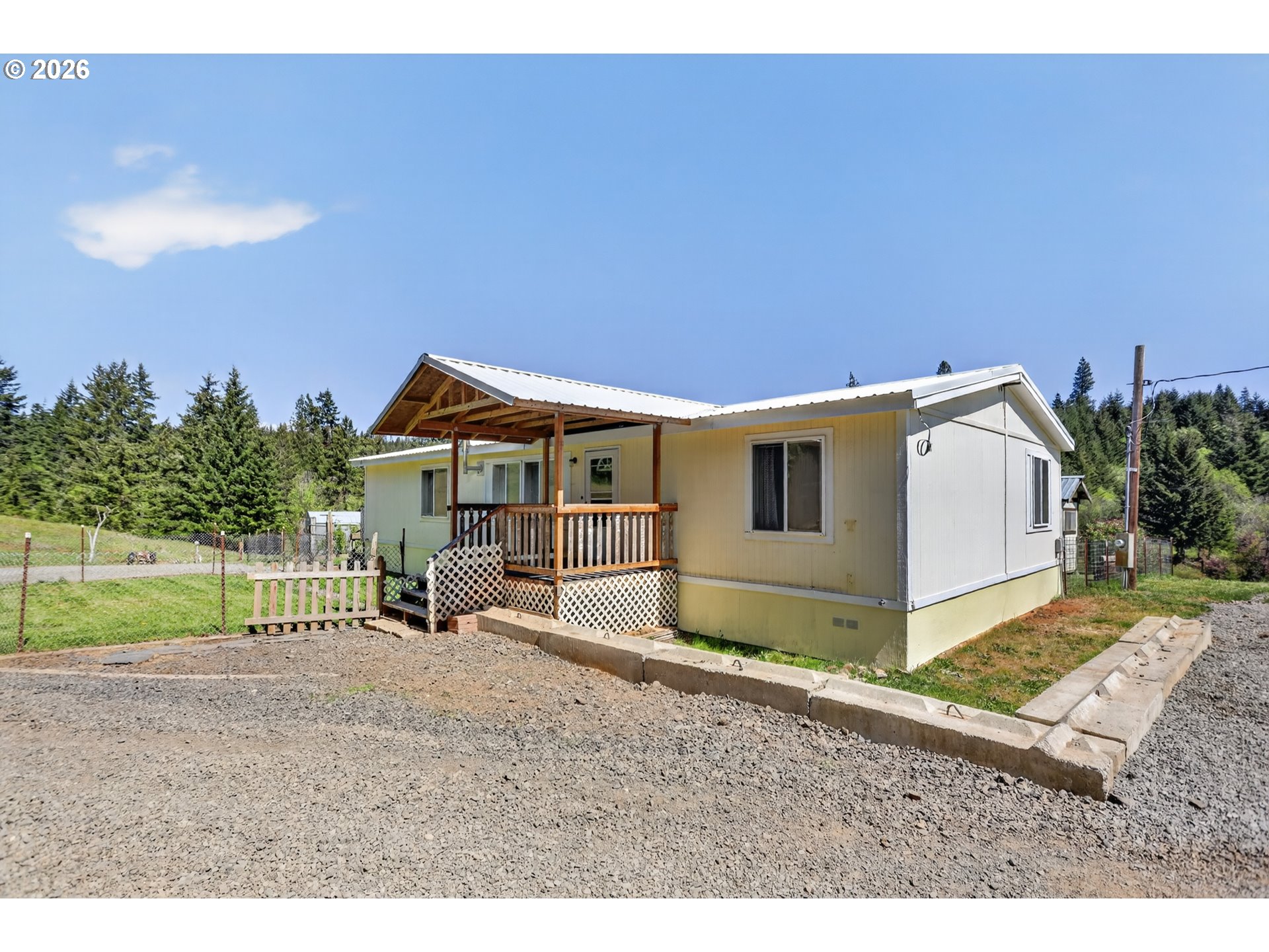 97 Kida Road White Salmon, WA 98672 - Photo 25 of 45 a front view of a house with a yard
