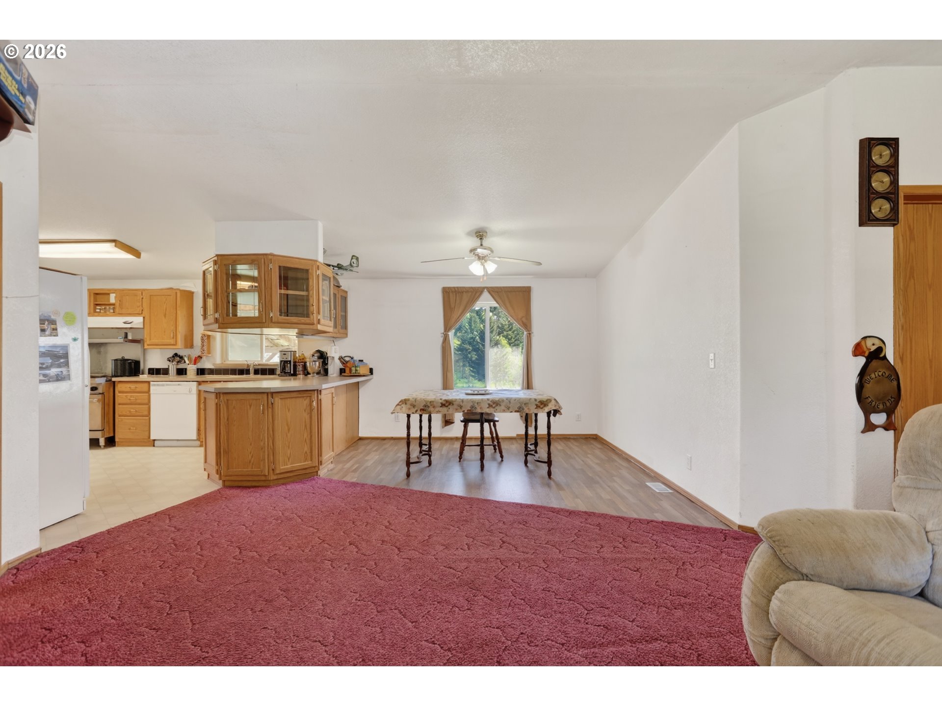 97 Kida Road White Salmon, WA 98672 - Photo 29 of 45 a living room with furniture and kitchen view