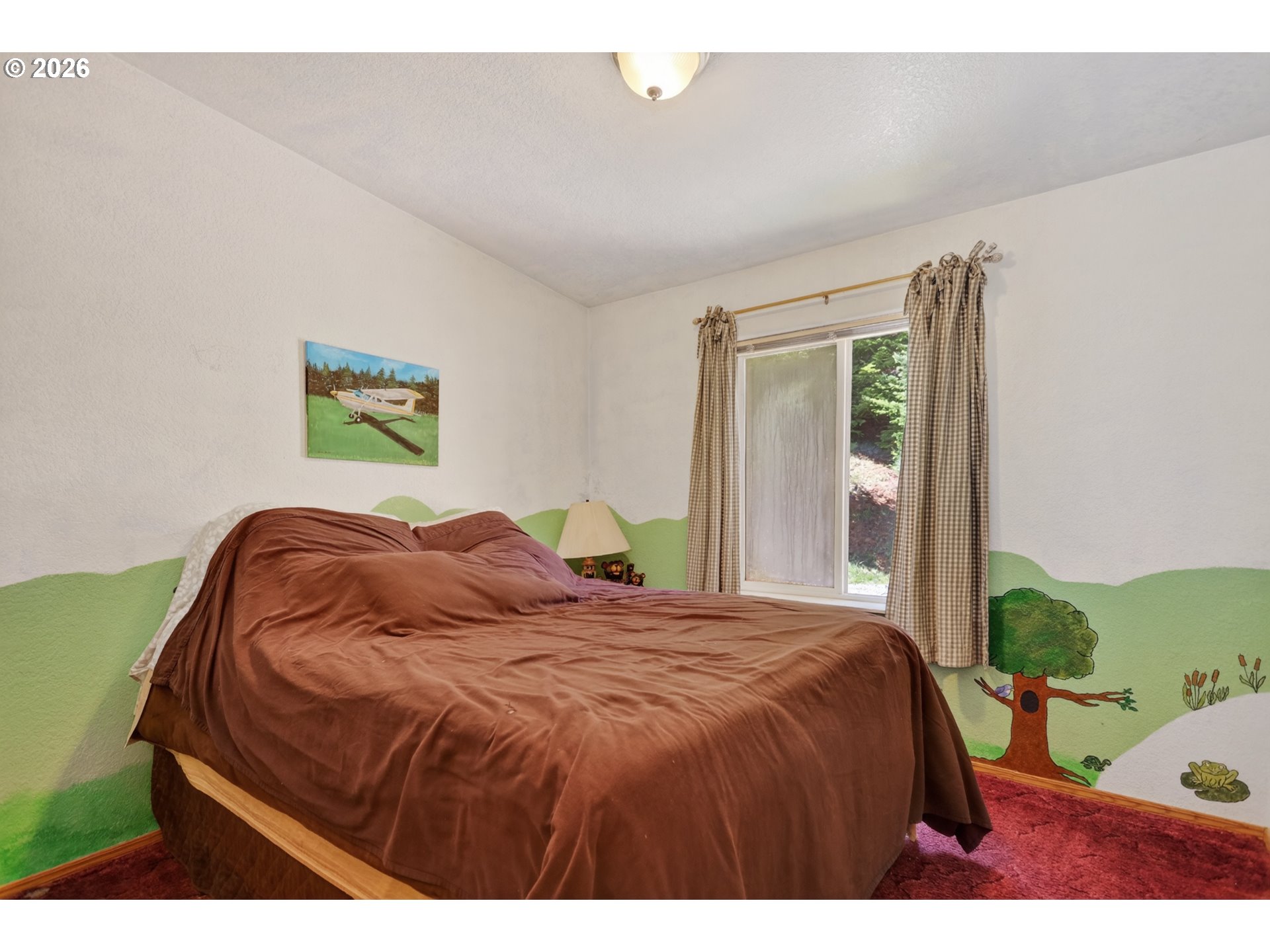 97 Kida Road White Salmon, WA 98672 - Photo 38 of 45 a bedroom with a bed and a painting on the wall
