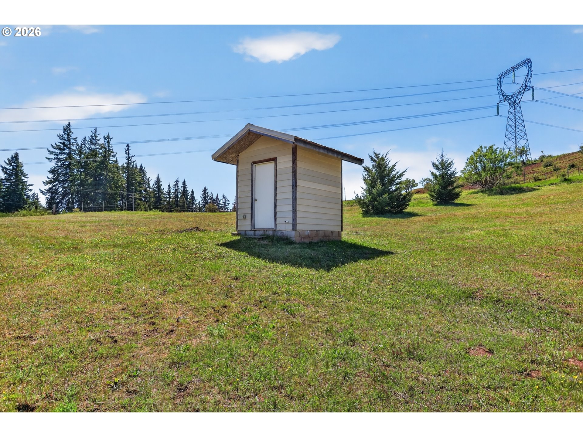 97 Kida Road White Salmon, WA 98672 - Photo 41 of 45 a view of a house with a backyard