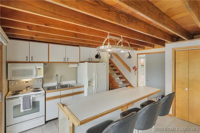 $584,000 | 30895 Berry Road, Stover, MO 65078