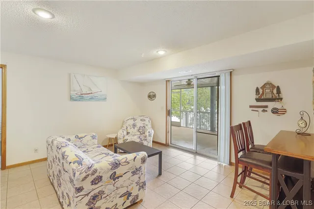 $584,000 | 30895 Berry Road, Stover, MO 65078