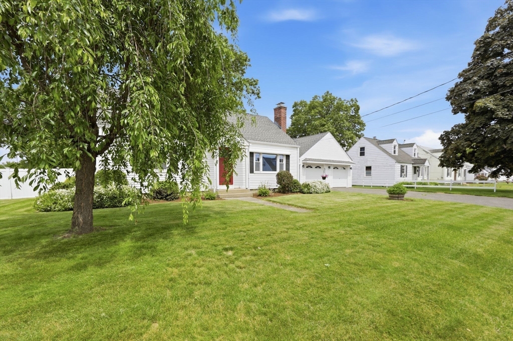 271 Wildermere Street Chicopee, MA 01020 - Photo 4 of 41