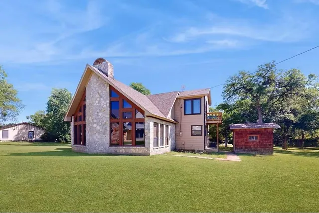 a view of a house with a backyard