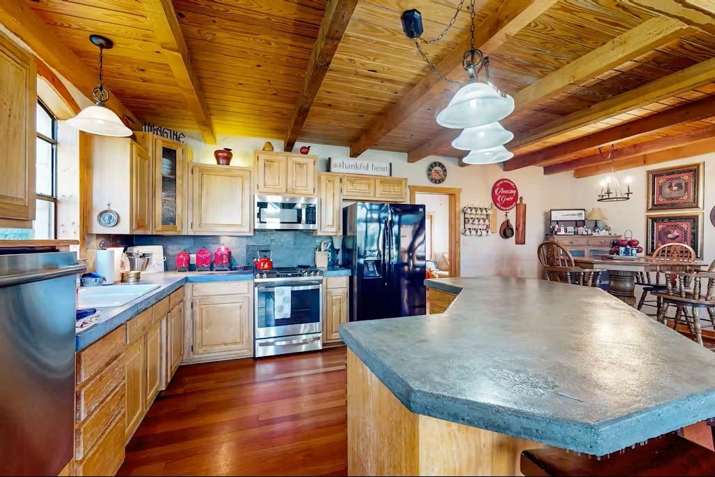 120 Live Oak Road Whitney, TX 76692 - Photo 6 of 21 a kitchen with lots of counter top space