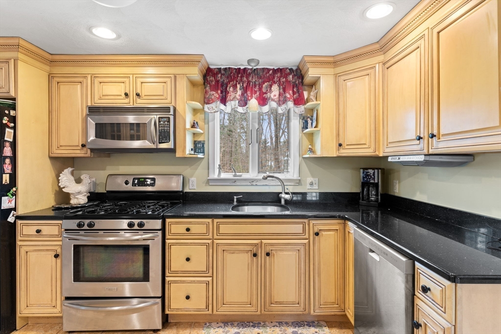 68 Babicz Road Tewksbury, MA 01876 - Photo 7 of 29 Gallery Image 7