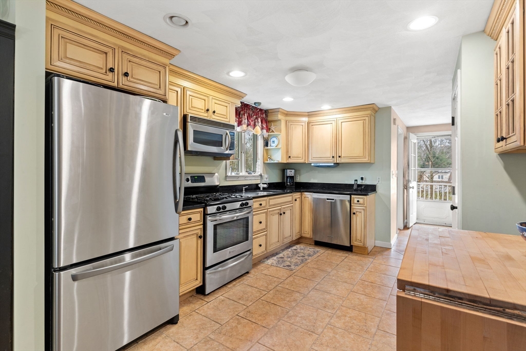68 Babicz Road Tewksbury, MA 01876 - Photo 8 of 29 Gallery Image 8