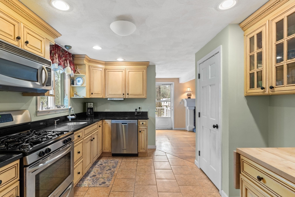 68 Babicz Road Tewksbury, MA 01876 - Photo 9 of 29 Gallery Image 9