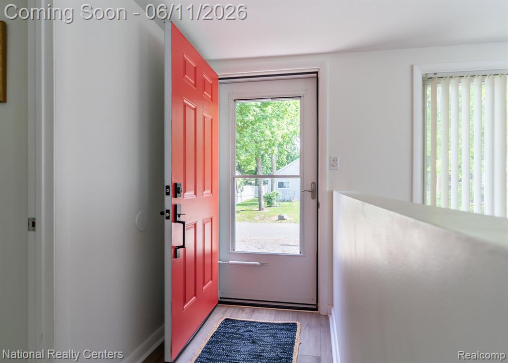 3973 Oak Knoll Road Waterford, MI 48328 - Photo 4 of 32