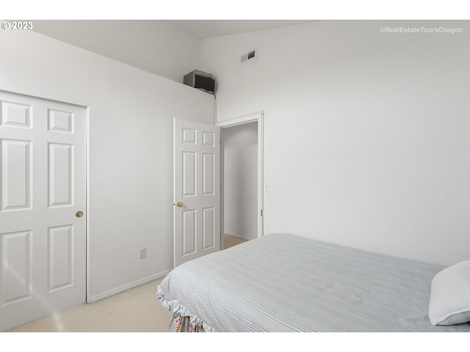 14345 Holly Springs Road Lake Oswego, OR 97035 - Photo 23 of 32 a bedroom with a bed and a ceiling fan