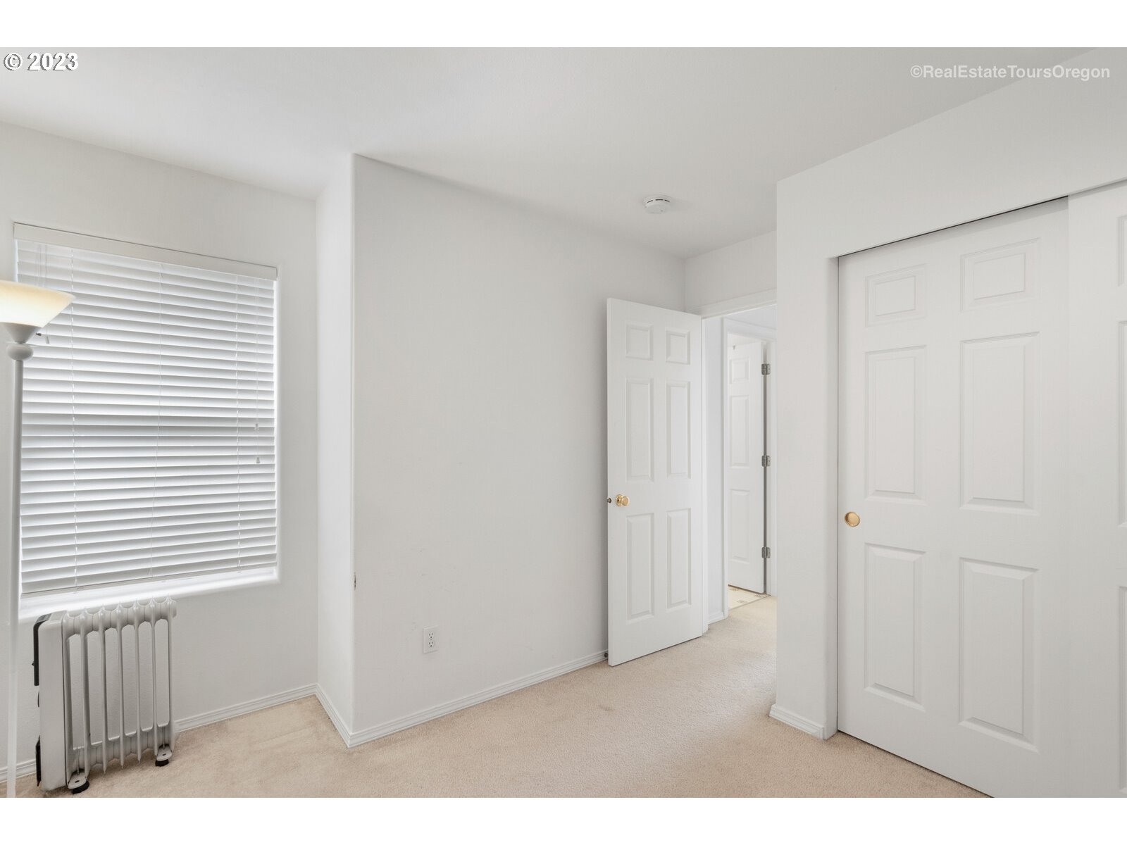 14345 Holly Springs Road Lake Oswego, OR 97035 - Photo 25 of 32 a hall with an entryway