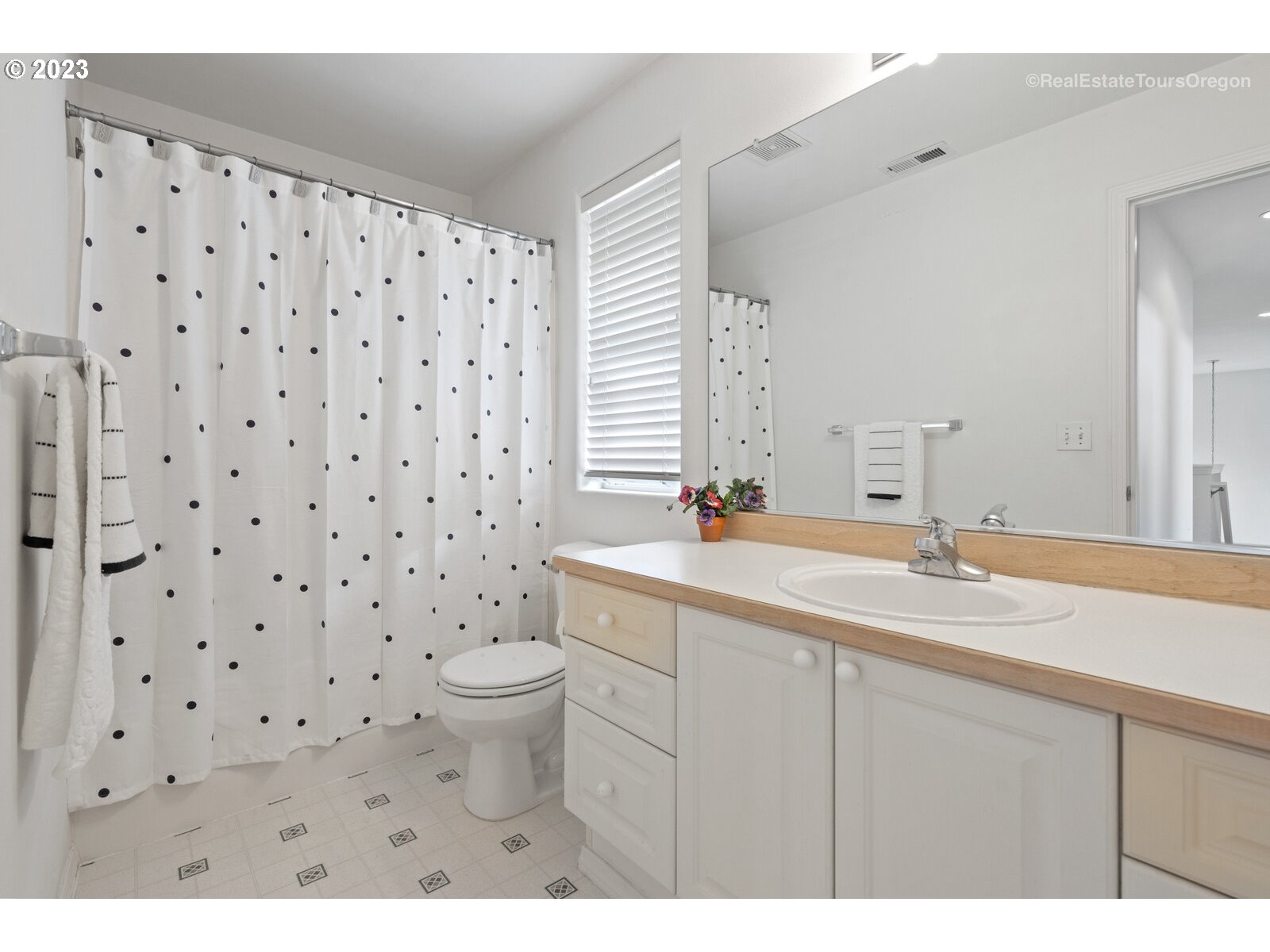 14345 Holly Springs Road Lake Oswego, OR 97035 - Photo 27 of 32 a bathroom with a sink toilet and shower