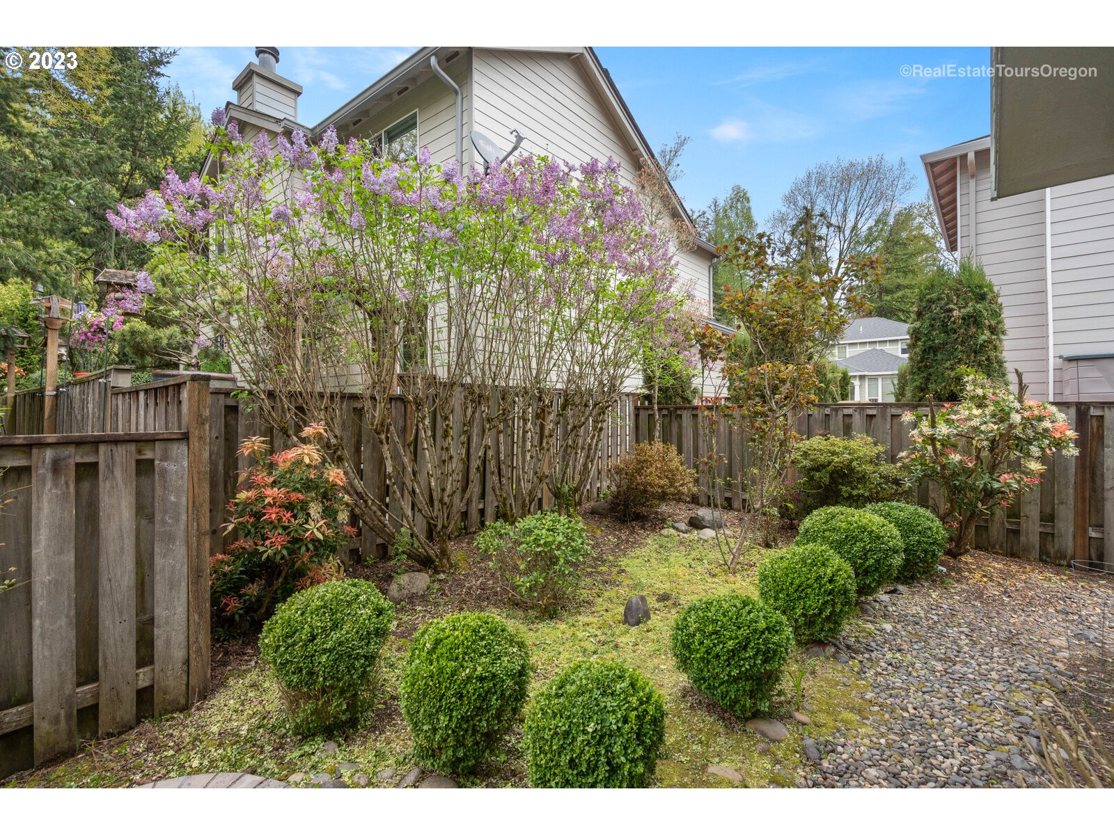 14345 Holly Springs Road Lake Oswego, OR 97035 - Photo 31 of 32 a view of garden