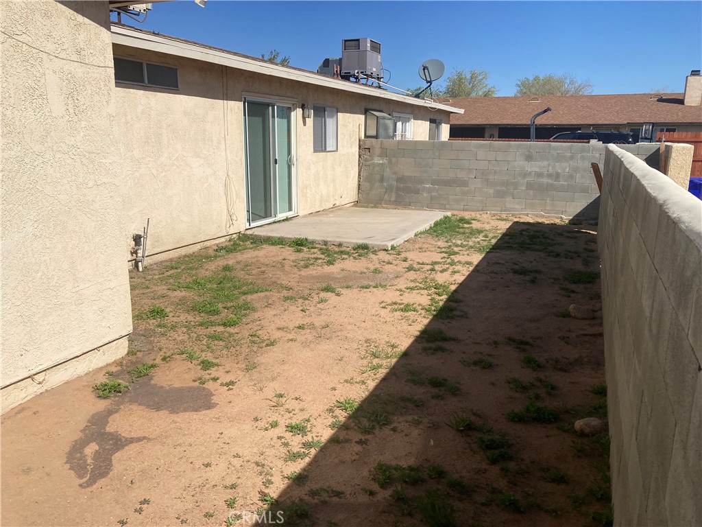 13237 Mohawk Road Apple Valley, CA 92308 - Photo 13 of 21 a view of a terrace