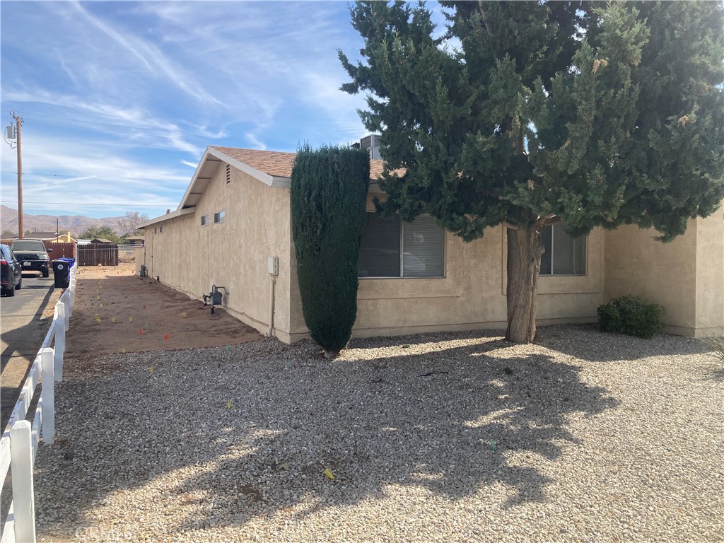 13237 Mohawk Road Apple Valley, CA 92308 - Photo 14 of 21 a view of a house with a yard