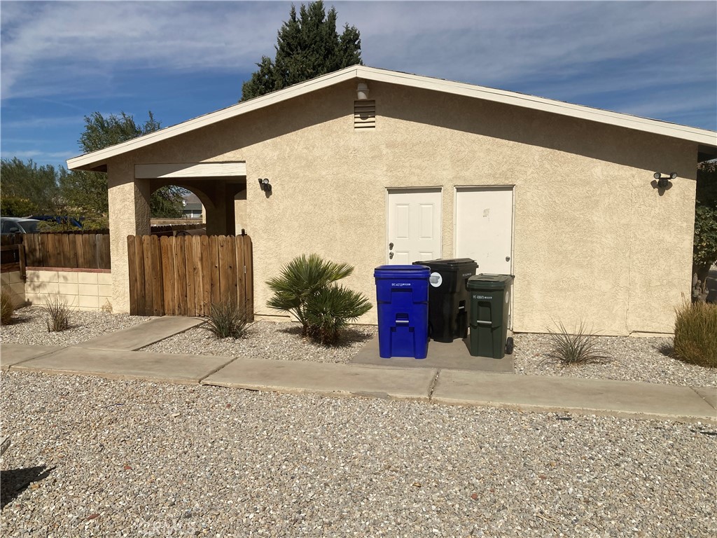 13237 Mohawk Road Apple Valley, CA 92308 - Photo 20 of 21 a view of a entryway