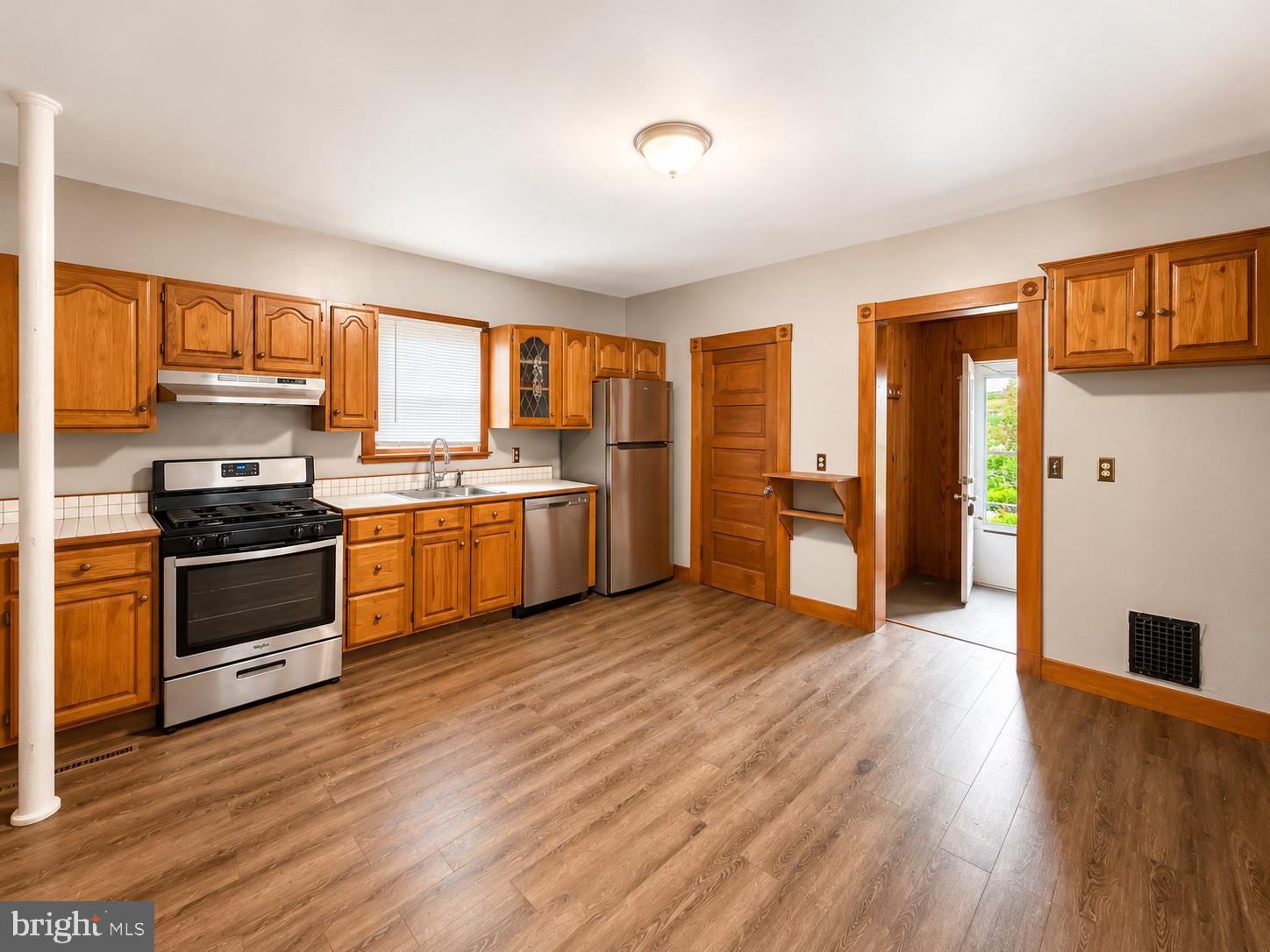 608 North Point Road Baltimore, MD 21224 - Photo 10 of 23