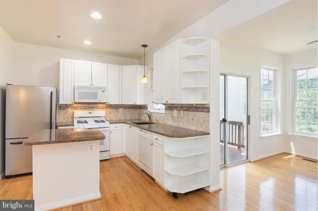 $2,900 | 2124 Millhaven Drive, Edgewater, MD 21037