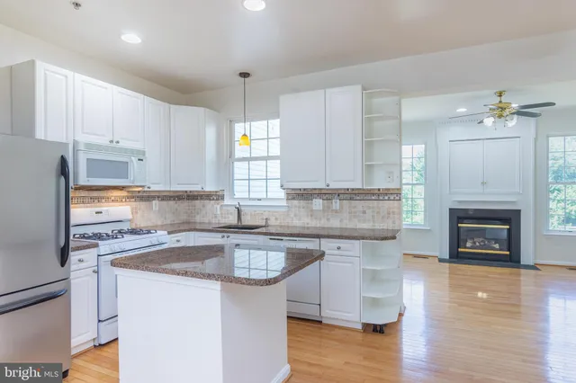 $2,900 | 2124 Millhaven Drive, Edgewater, MD 21037