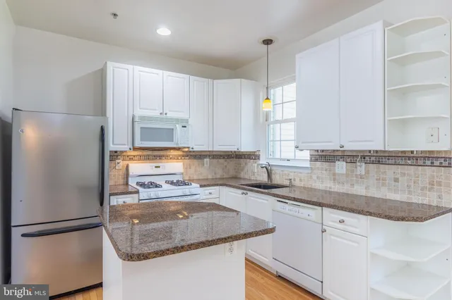 $2,900 | 2124 Millhaven Drive, Edgewater, MD 21037