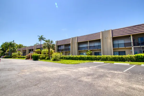 $1,700 | 4657 Fountains Drive South, Unit 206, Lake Worth, FL 33467
