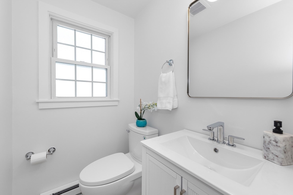 22 Park Street, Unit B Wakefield, MA 01880 - Photo 14 of 29