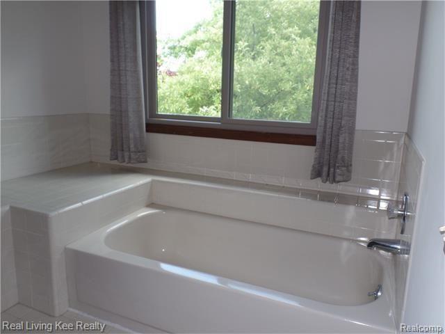 1802 Snowden Circle Rochester Hills, MI 48306 - Photo 21 of 28